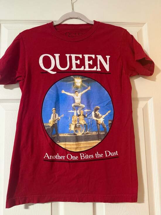 Queen Tops - Queen Another One Bites The Dust T-Shirt Size S Red Official Merch